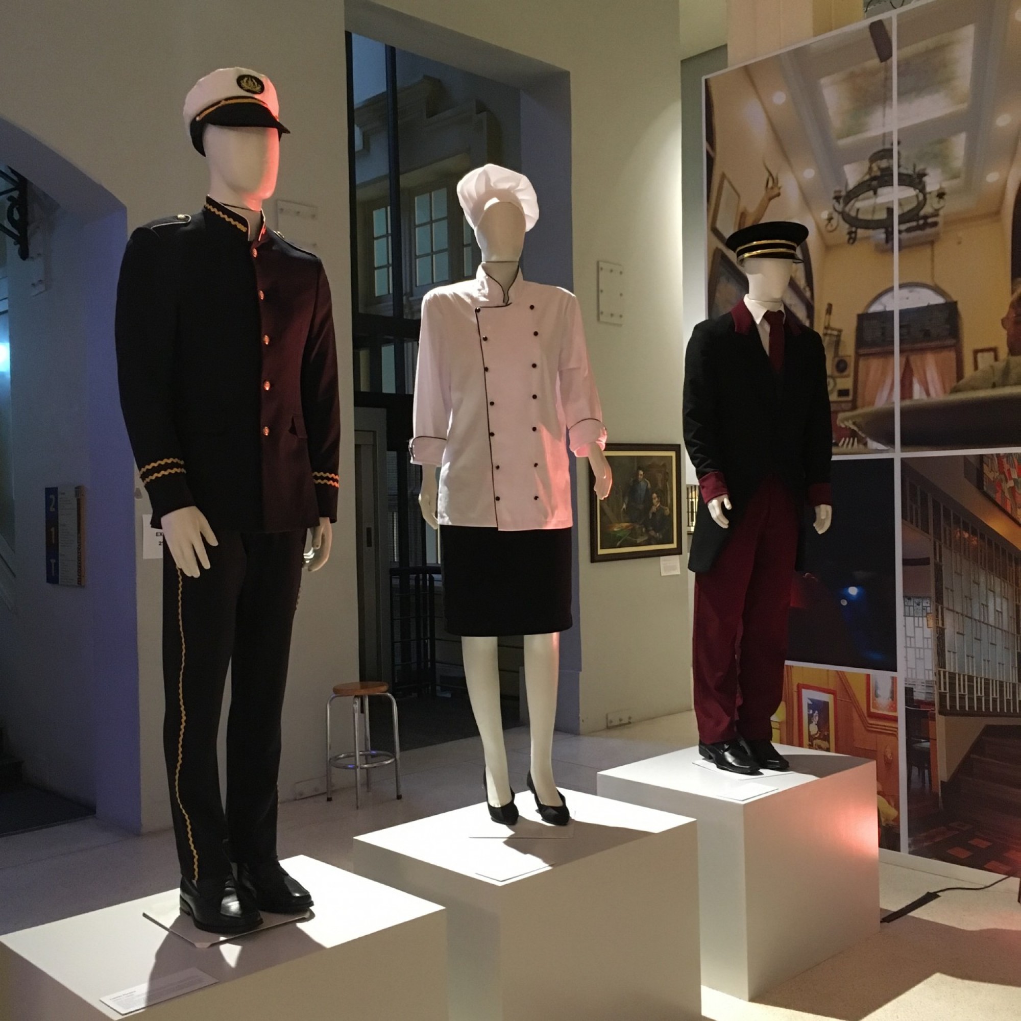 Exposição apresenta vestuários do século passado - Peças foram desenvolvidas pelos alunos do curso de Design da ESPM Sul
Roupas usadas por homens e... 